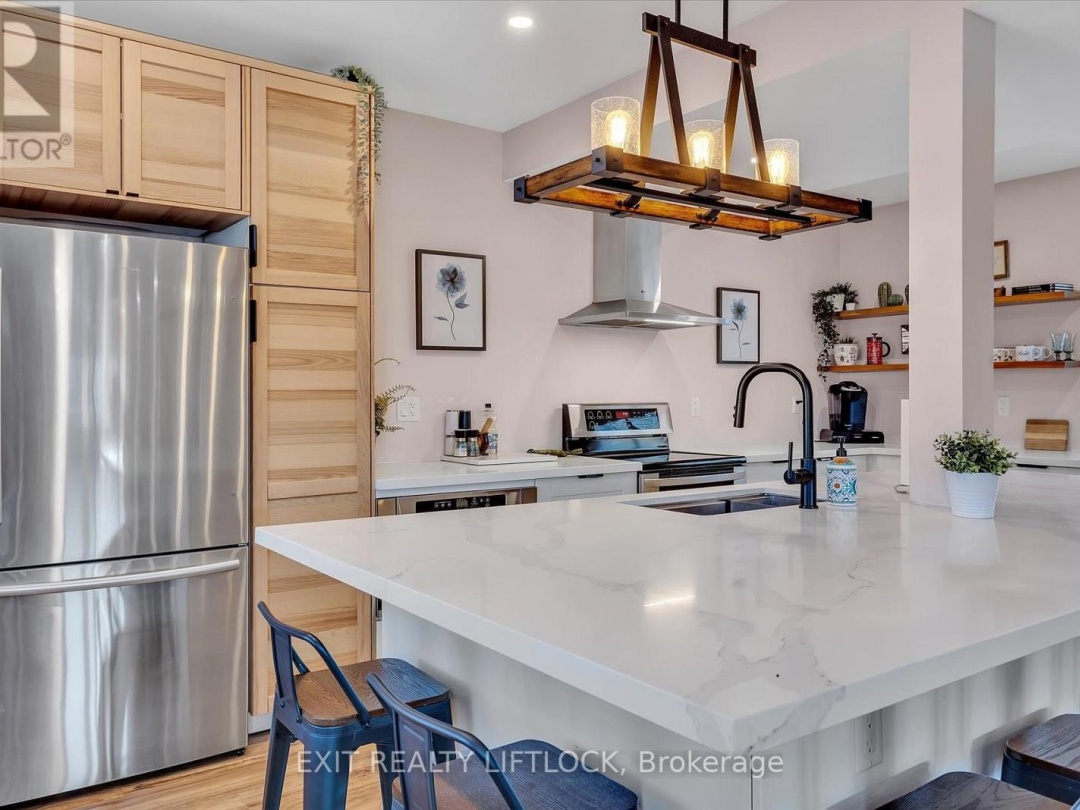 64 Front Street E, Pigeon Lake