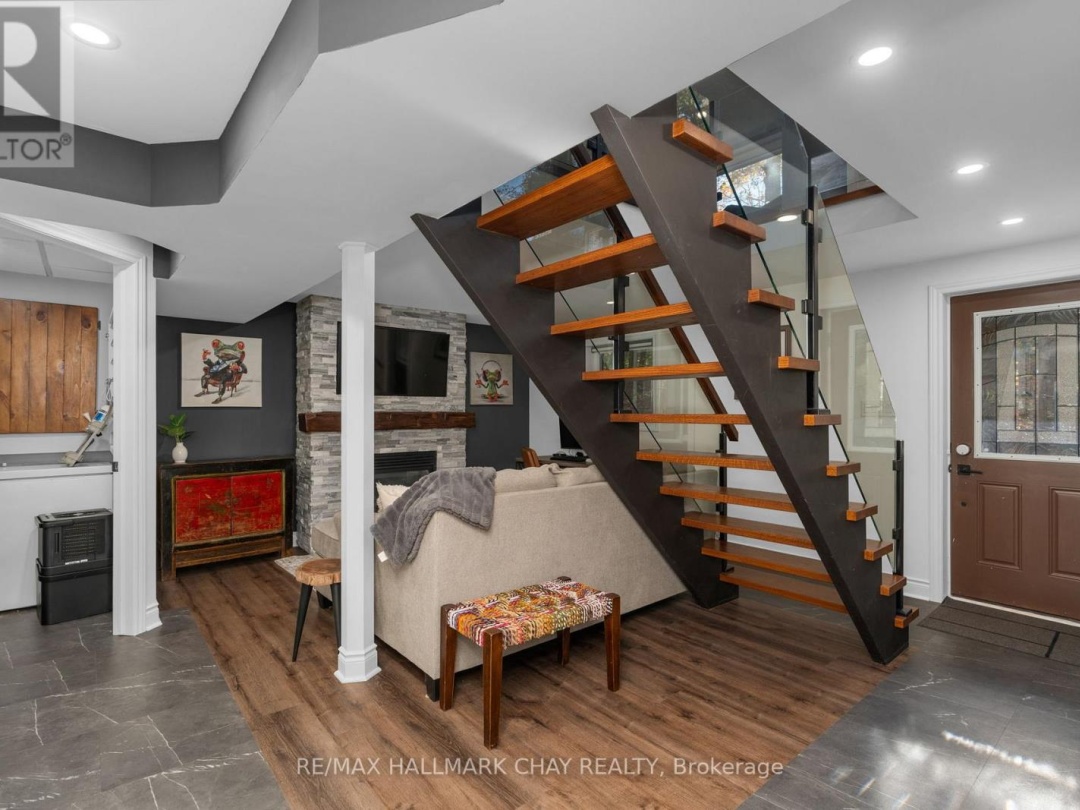 1 IROQUOIS RIDGE,