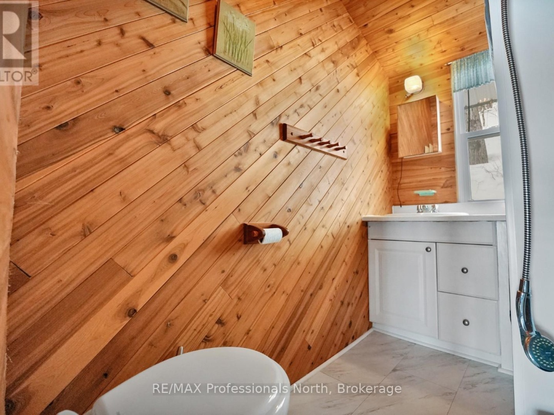 1027 DOW TRAIL, Haliburton Lake