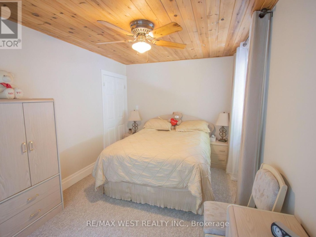 1158 LORNE LANE, 