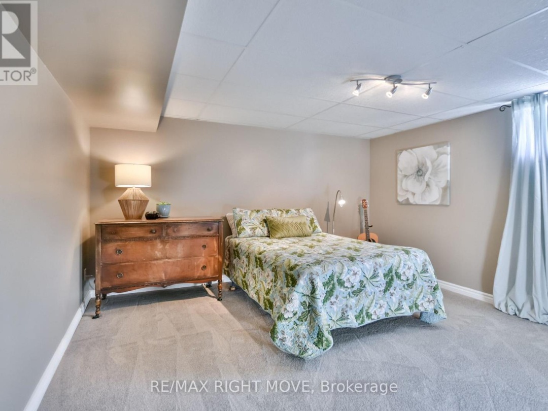 2009 MARCHMONT ROAD, 