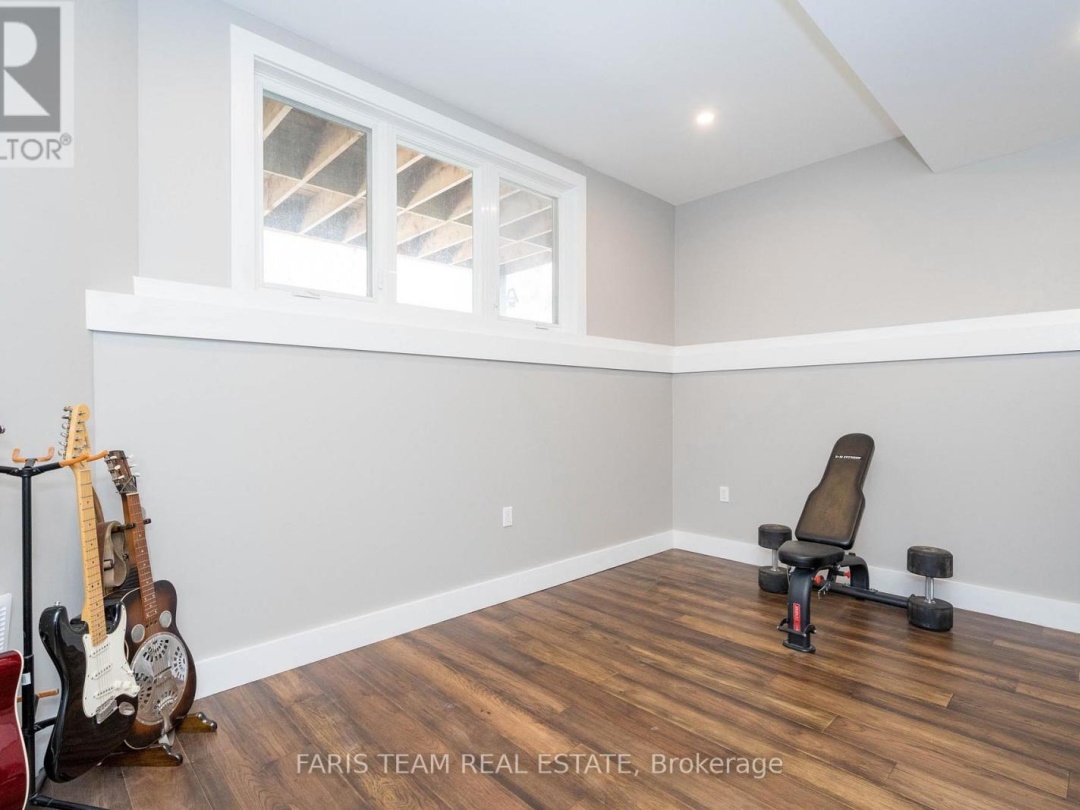 151 Mount Saint Louis Road E, Coldwater Lake