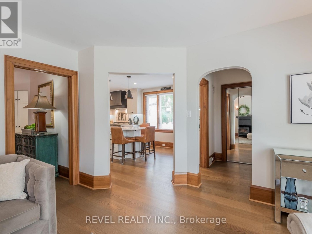 14 BOND STREET W, 