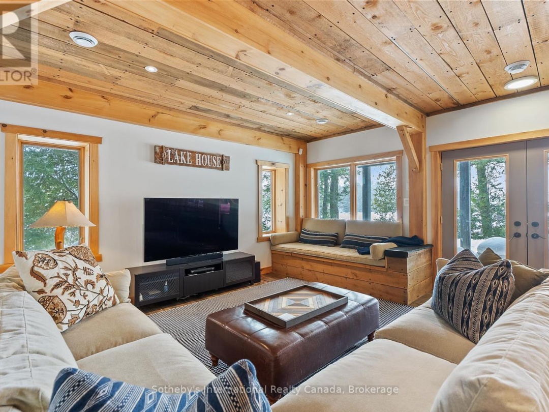1075 Elmhurst Lane, Kennisis Lake