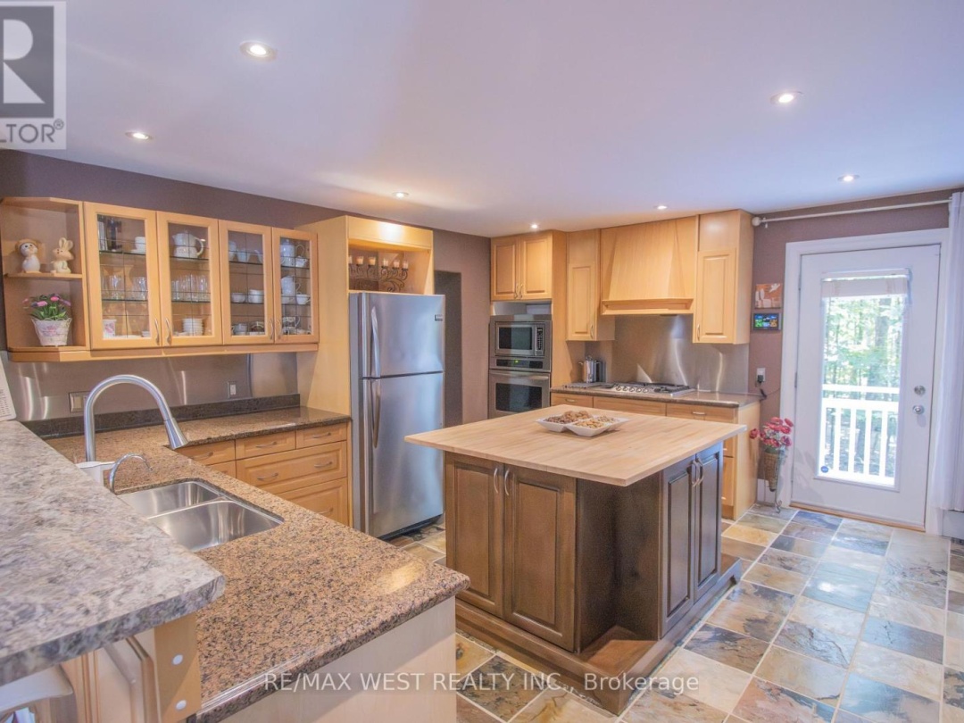 1158 LORNE LANE, 