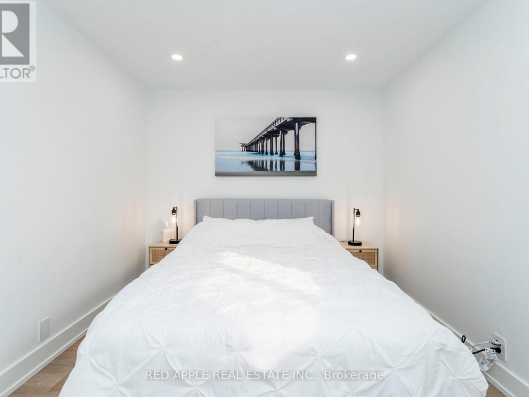 205 Hoyt Avenue, Georgian Bay