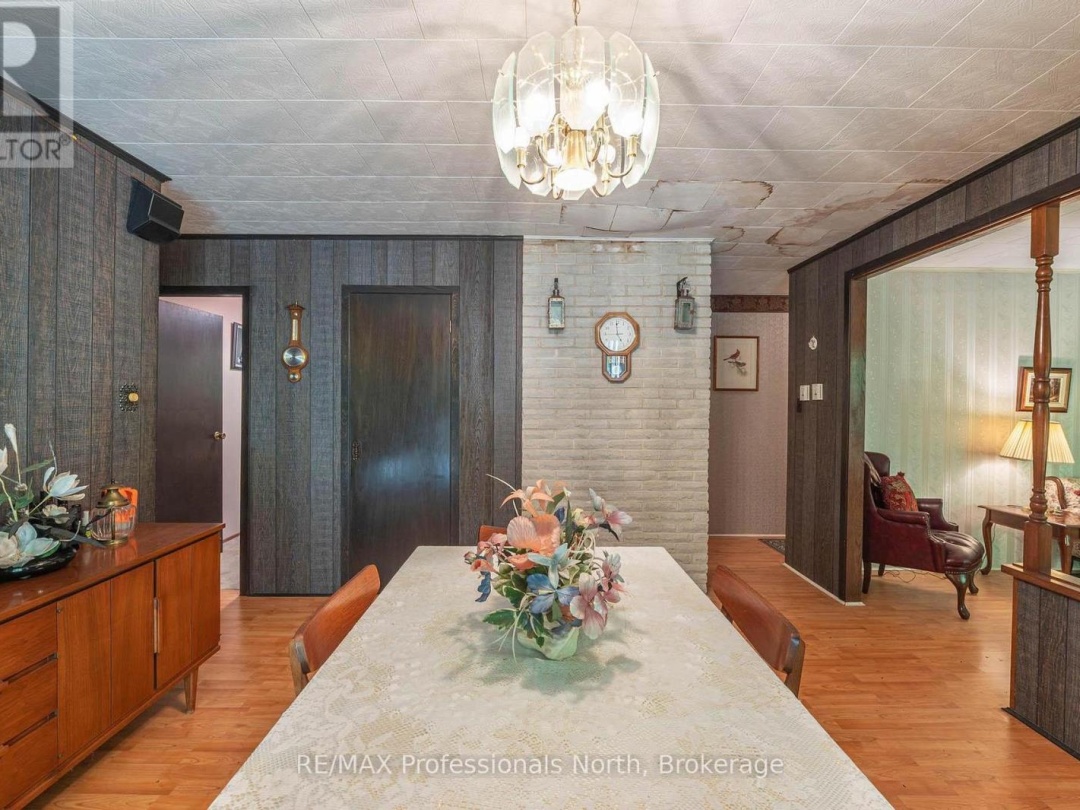2499 KENNISIS LAKE ROAD, 