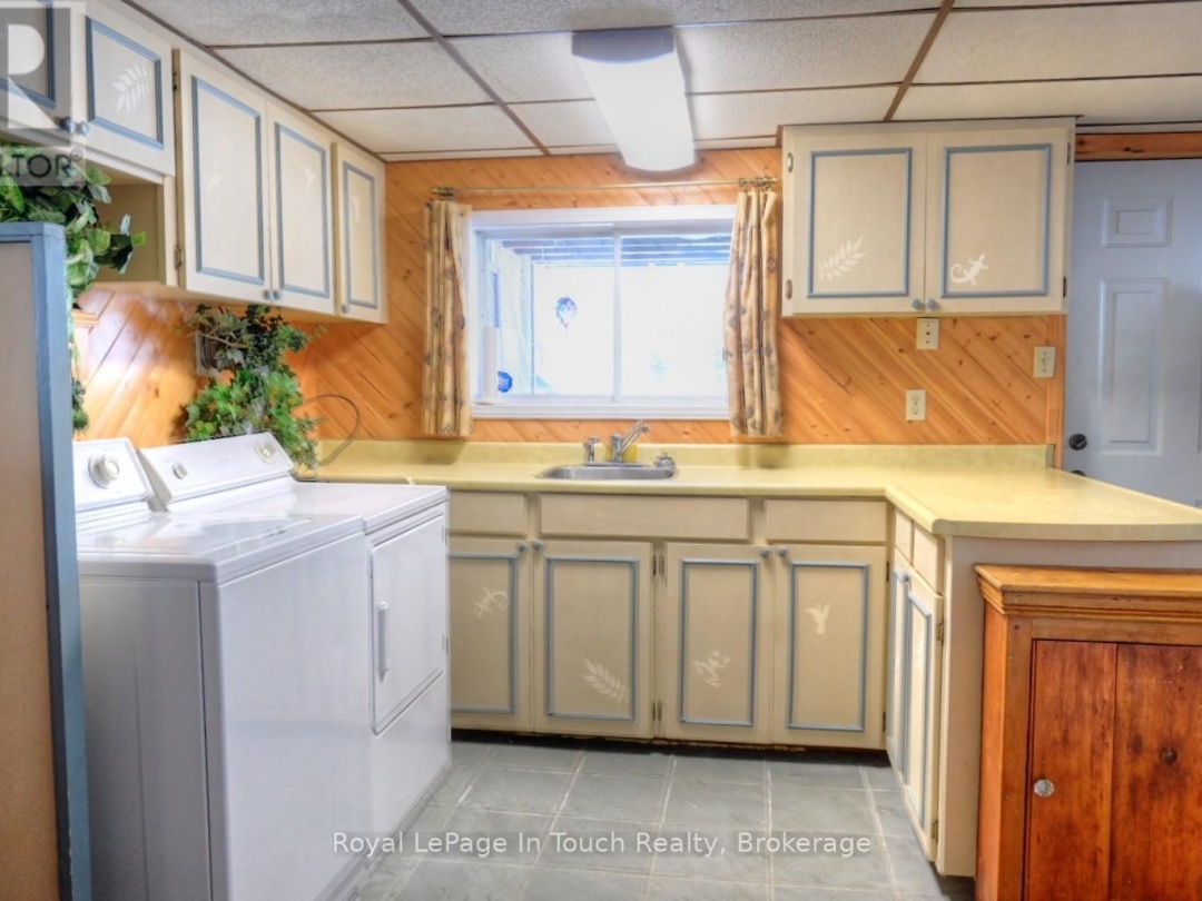 476 Hungry Bay Road E, Six Mile Lake