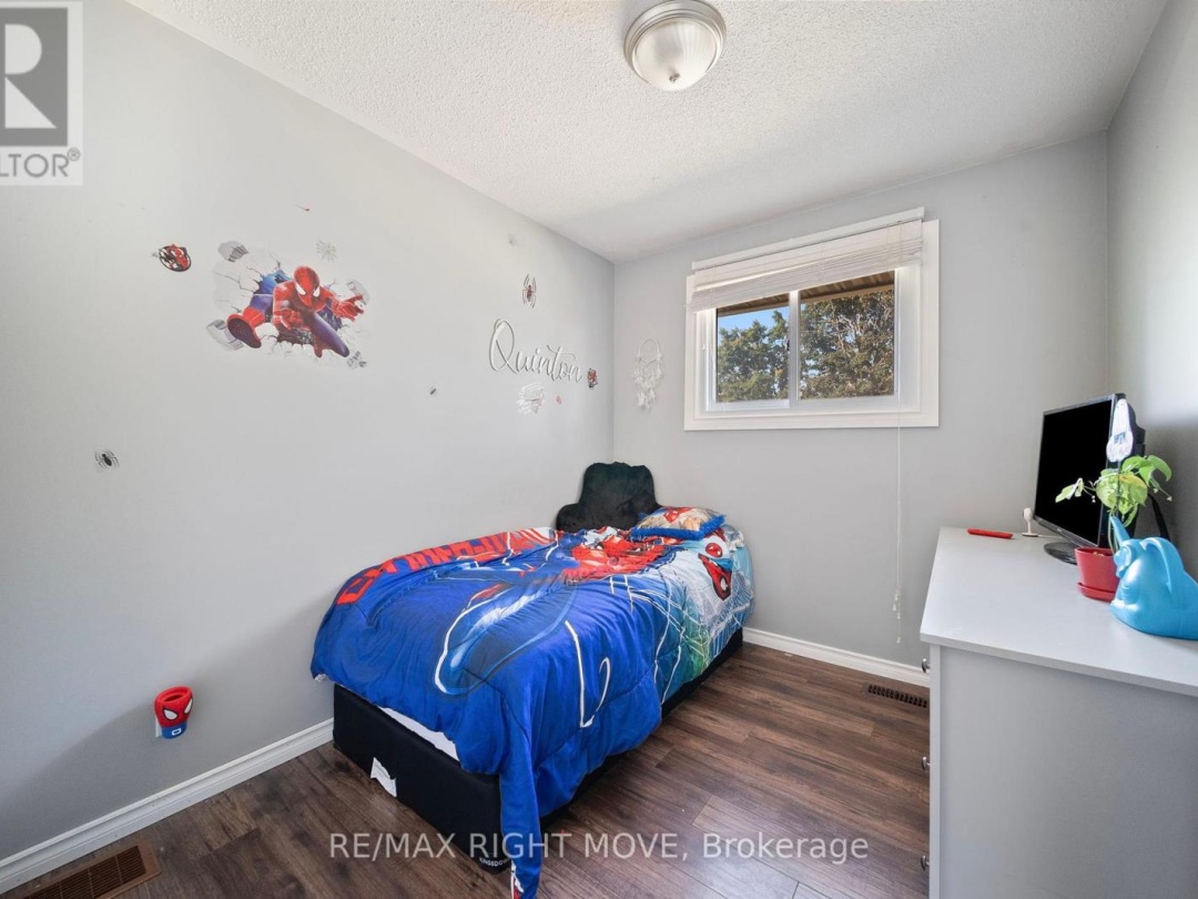 3 WESTMOUNT DRIVE N, 