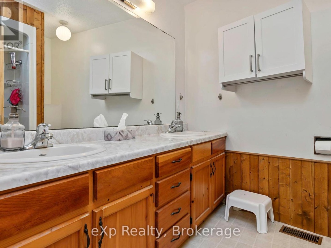 18 KRISTEN HEIGHTS, 
