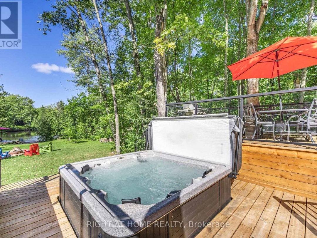 7592 East River Road, Black Lake