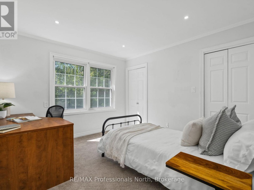 16 BROBST FOREST CRESCENT, 