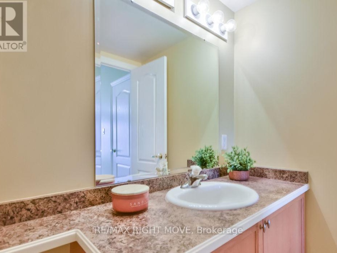 313 - 486 LACLIE STREET, 