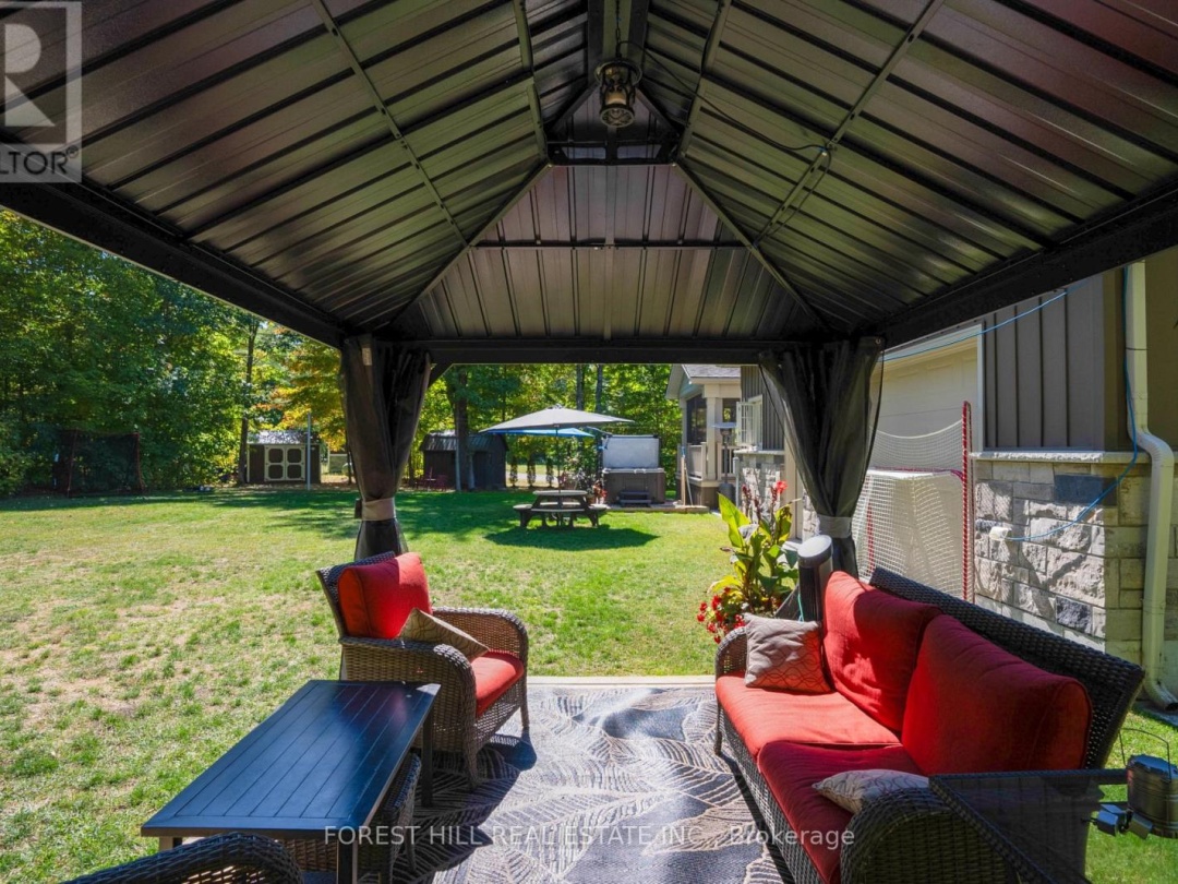 1025 TOWER CRESCENT, 