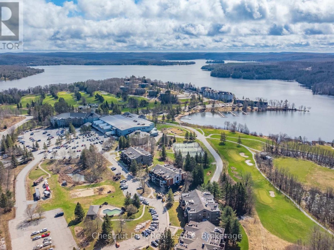 52 107 1235 Deerhurst Drive, Peninsula Lake