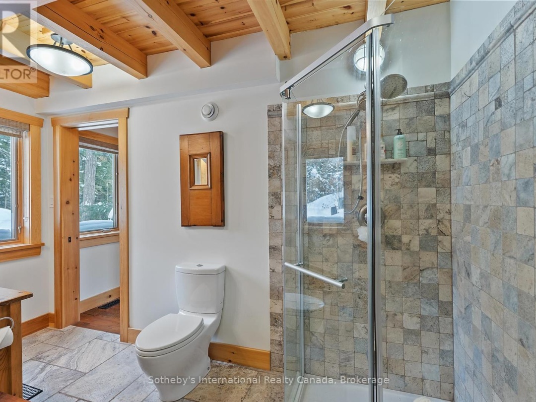1075 Elmhurst Lane, Kennisis Lake