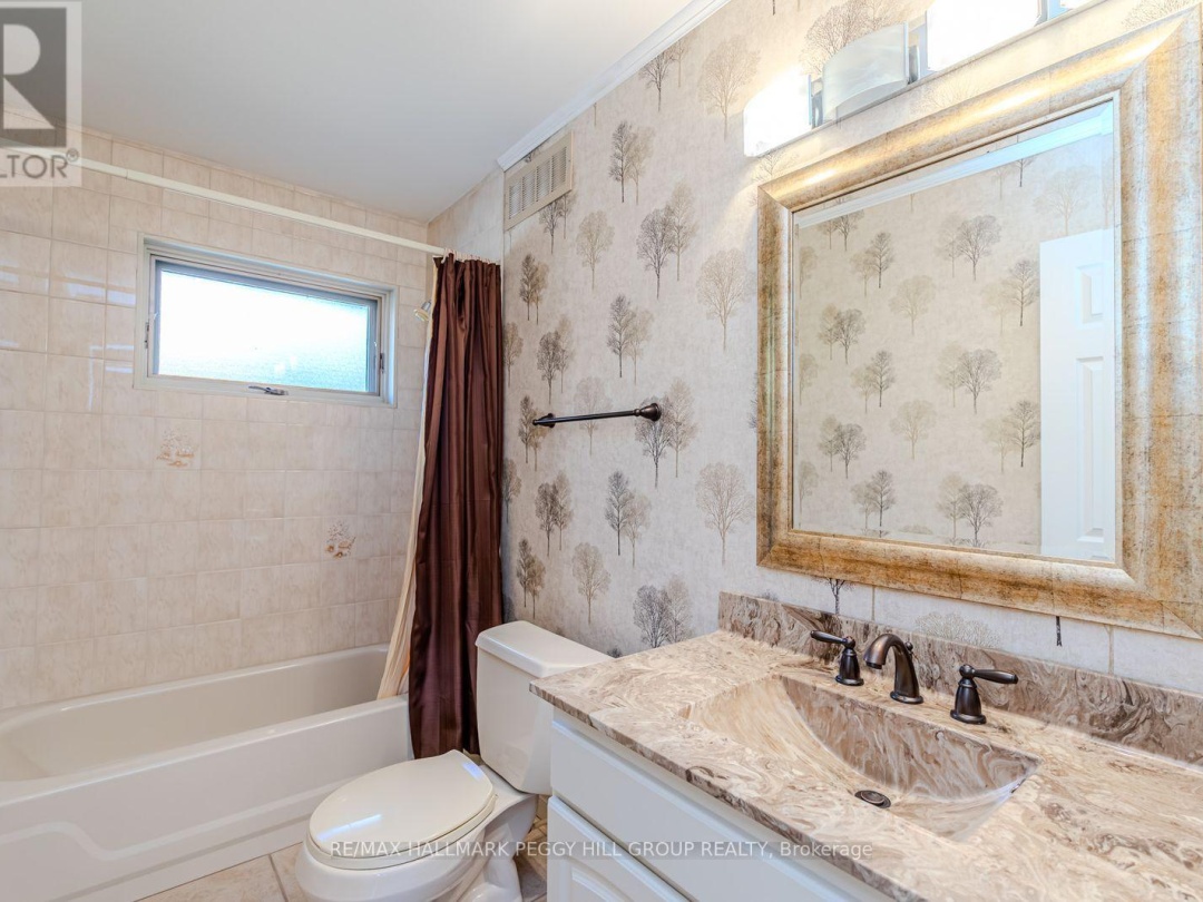 1564 HONEY HARBOUR ROAD, 