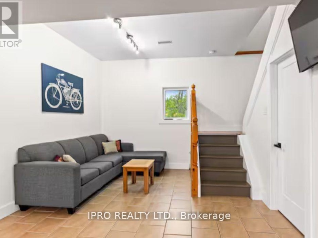 39 LONG POINT ROAD, 