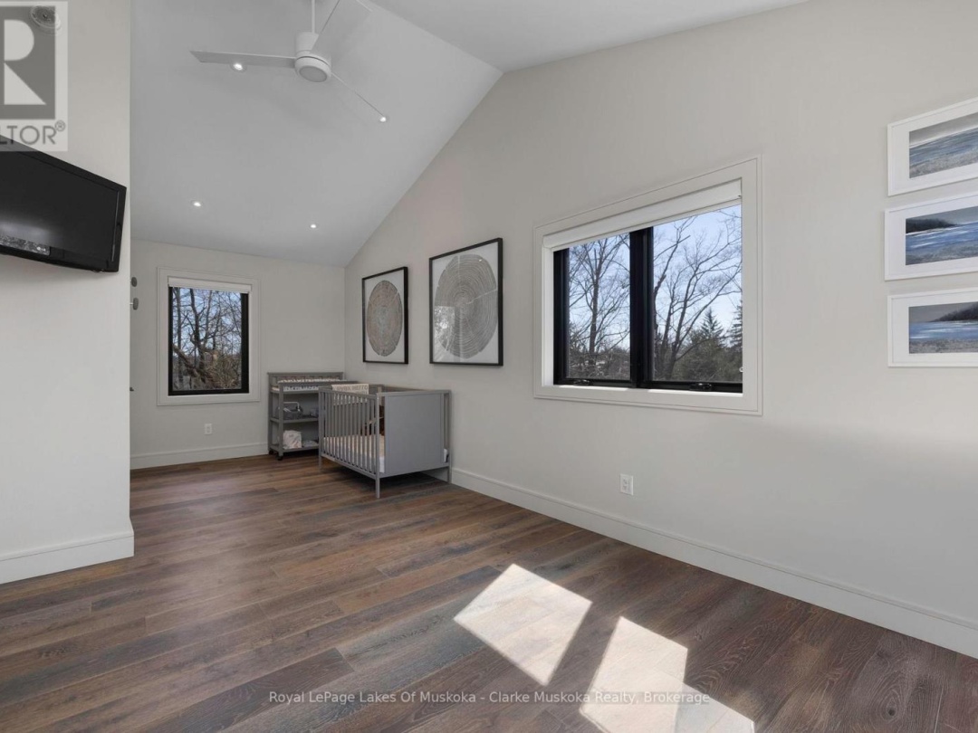 305 Wapaska Crescent, Lake Muskoka
