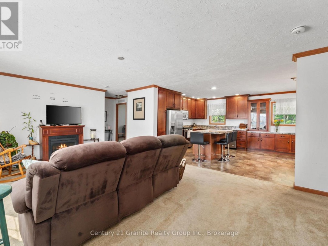 2275 KENNISIS LAKE ROAD, 