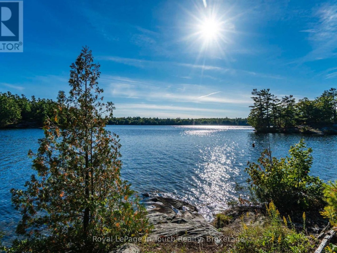 2 IS 190 ISLAND, Six Mile Lake