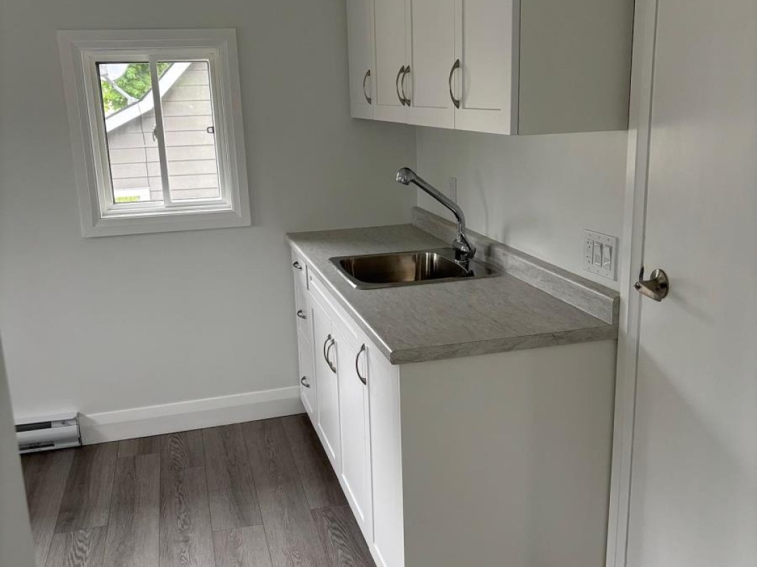90 COLDWATER ROAD W, 