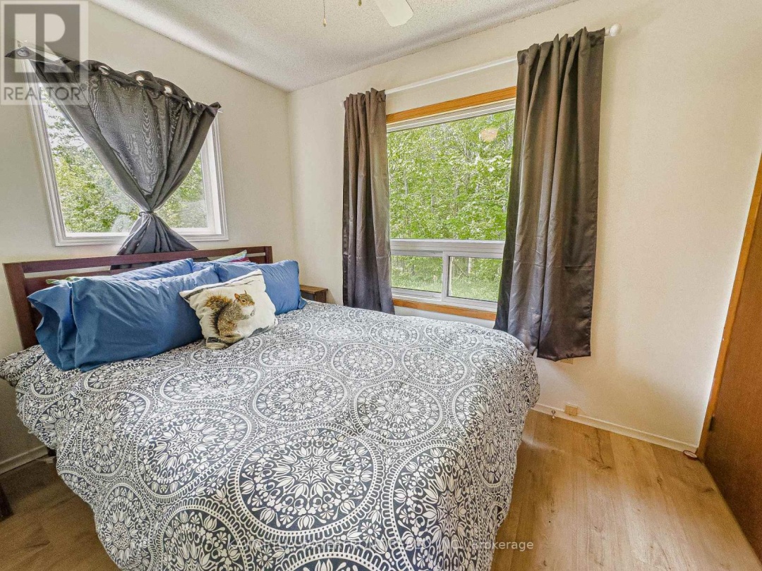 1120 ENGLISH CIRCLE, 