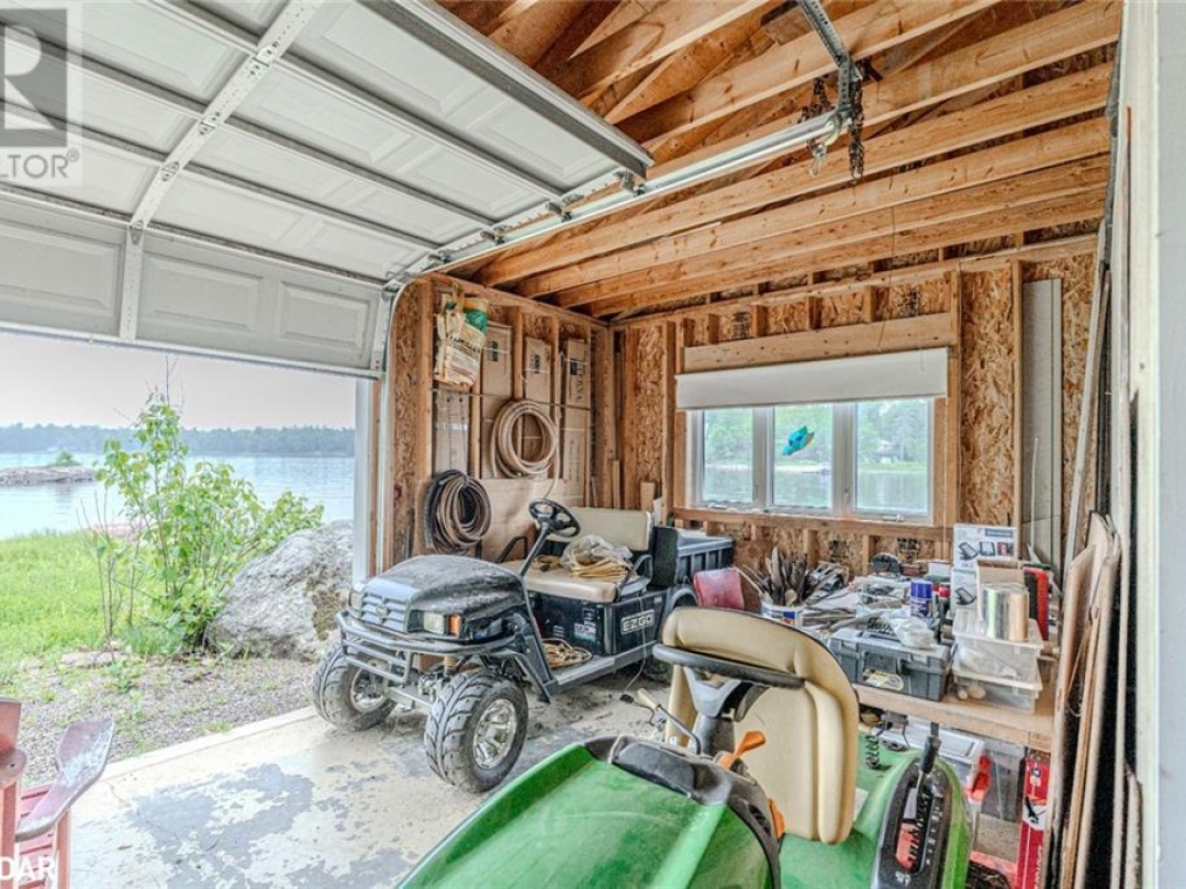 2 IS 880 GEORGIAN BAY, 