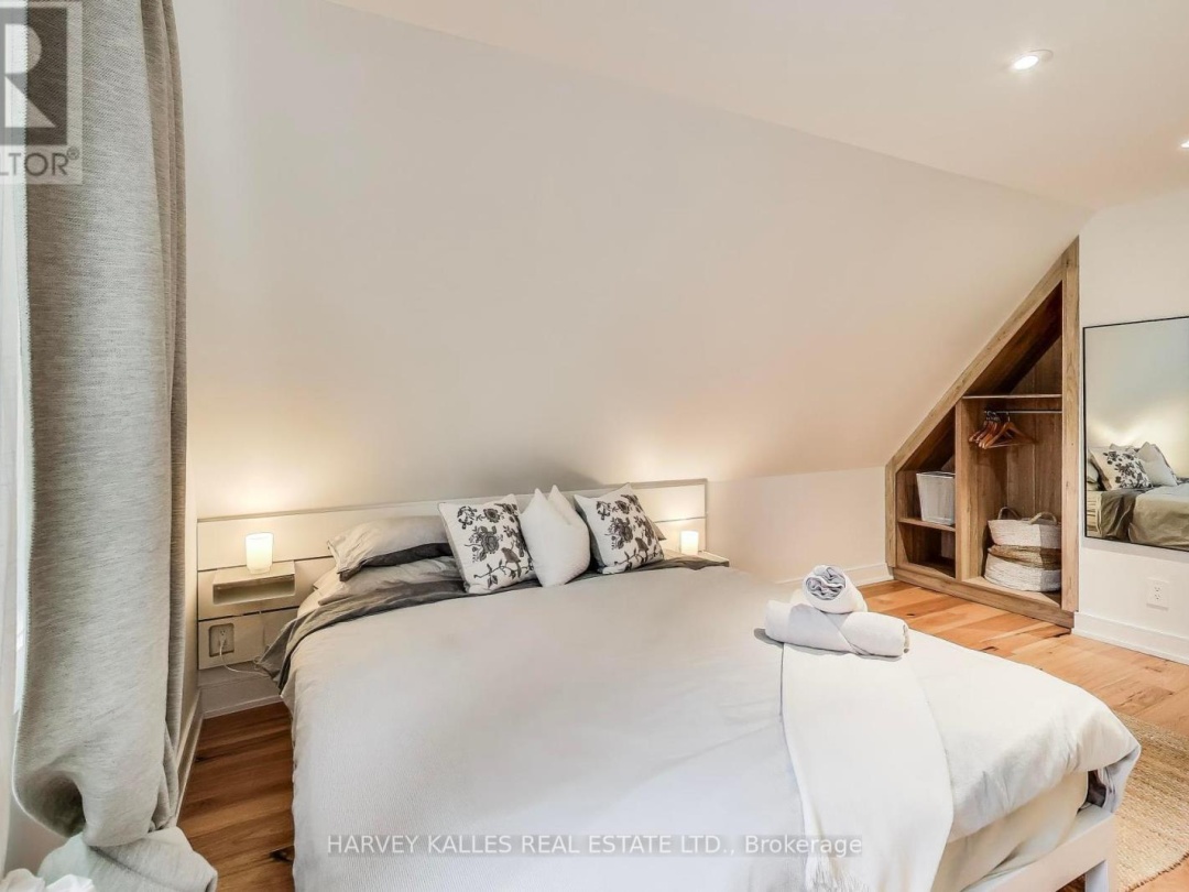 1002 CHIPPAWA AVENUE, 