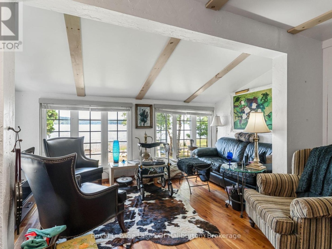 1049 NINATIGO LANE, 