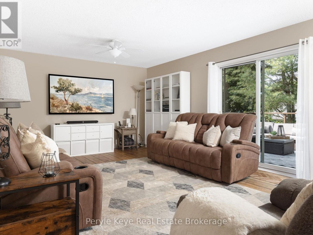 8 SHAW CRESCENT, 