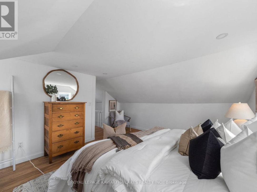 19 PRINCE STREET E, 