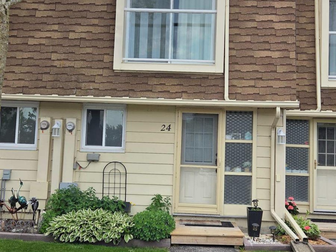 24 - 4 PARADISE BOULEVARD, Lake Simcoe