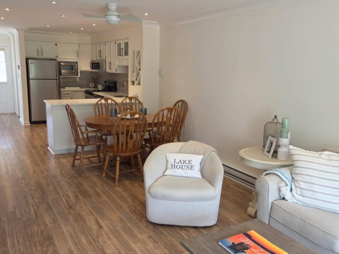 24 - 4 PARADISE BOULEVARD, Lake Simcoe
