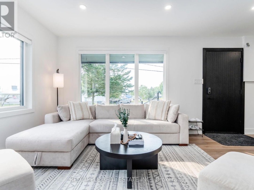 205 Hoyt Avenue, Georgian Bay