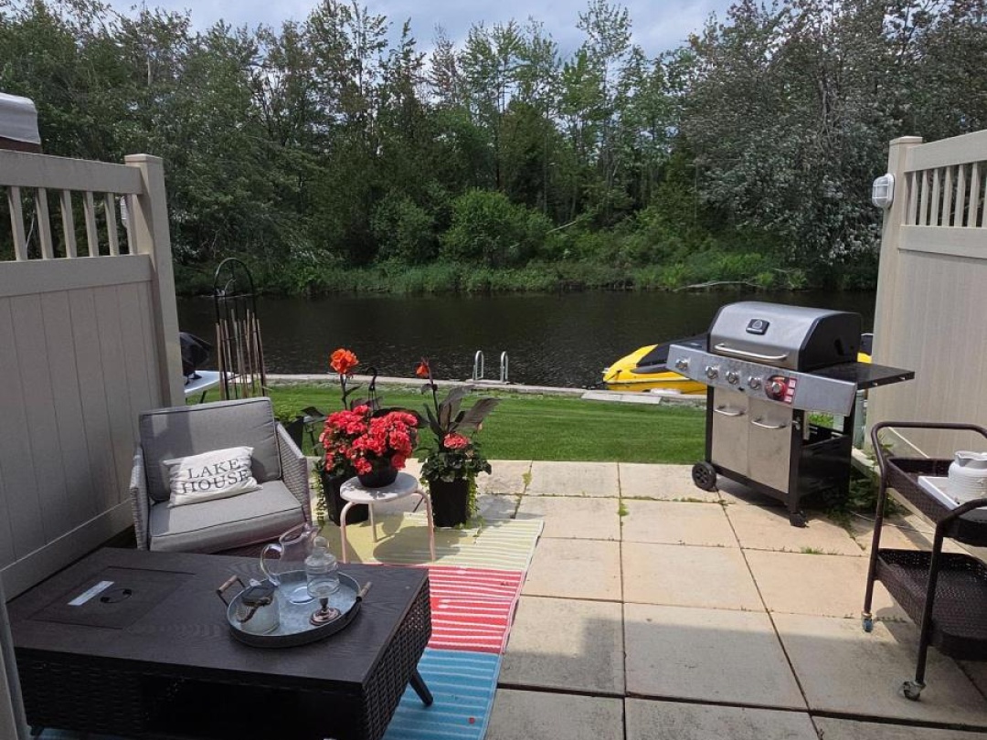 24 - 4 PARADISE BOULEVARD, Lake Simcoe