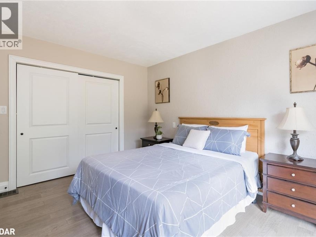 7817 OAKRIDGE Drive, 