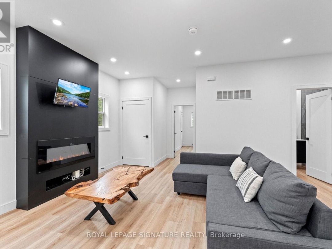 44 SUNNYSHORE PARK DRIVE, 