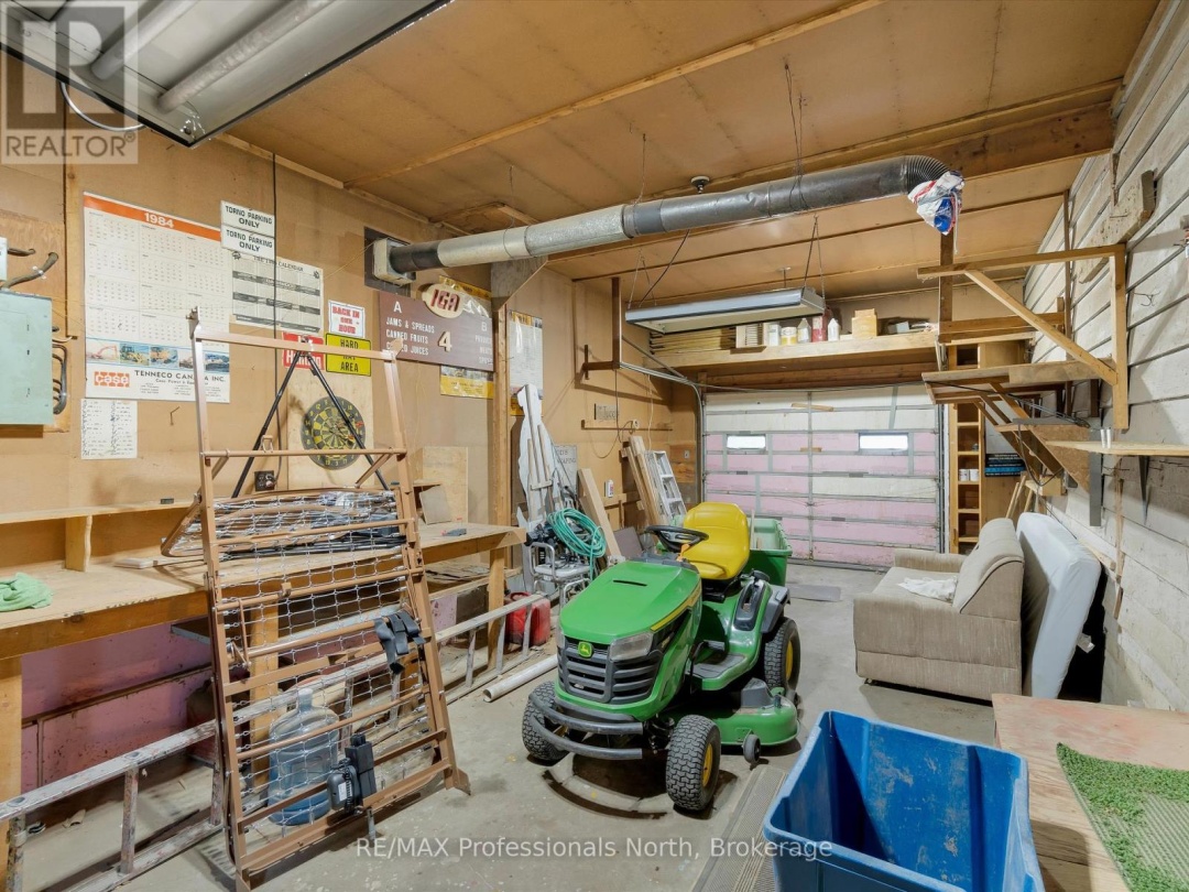 1716 GRAVENHURST PARKWAY, 