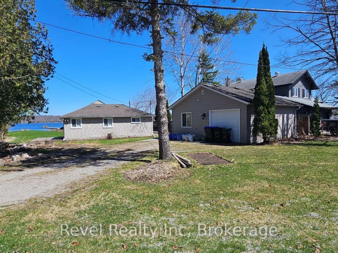 97 Maskinonge Road, Georgian Bay