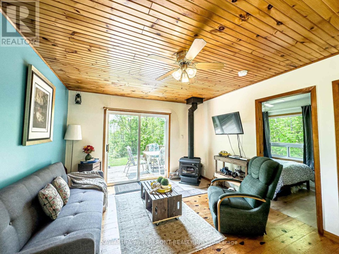 1120 ENGLISH CIRCLE, 