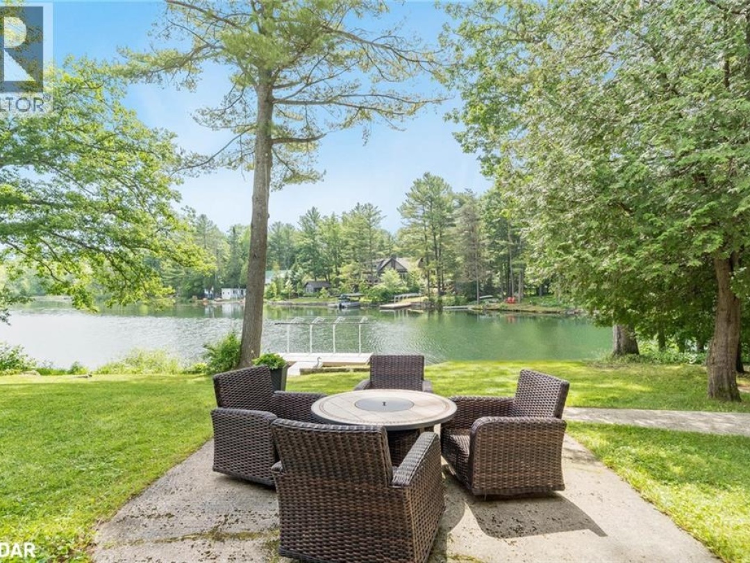 7817 OAKRIDGE Drive, 