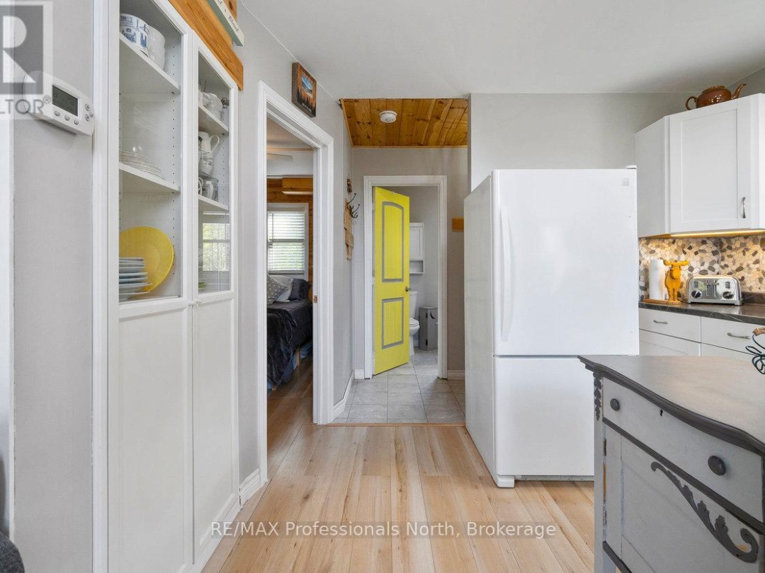 1059 TIFFANY LANE, 