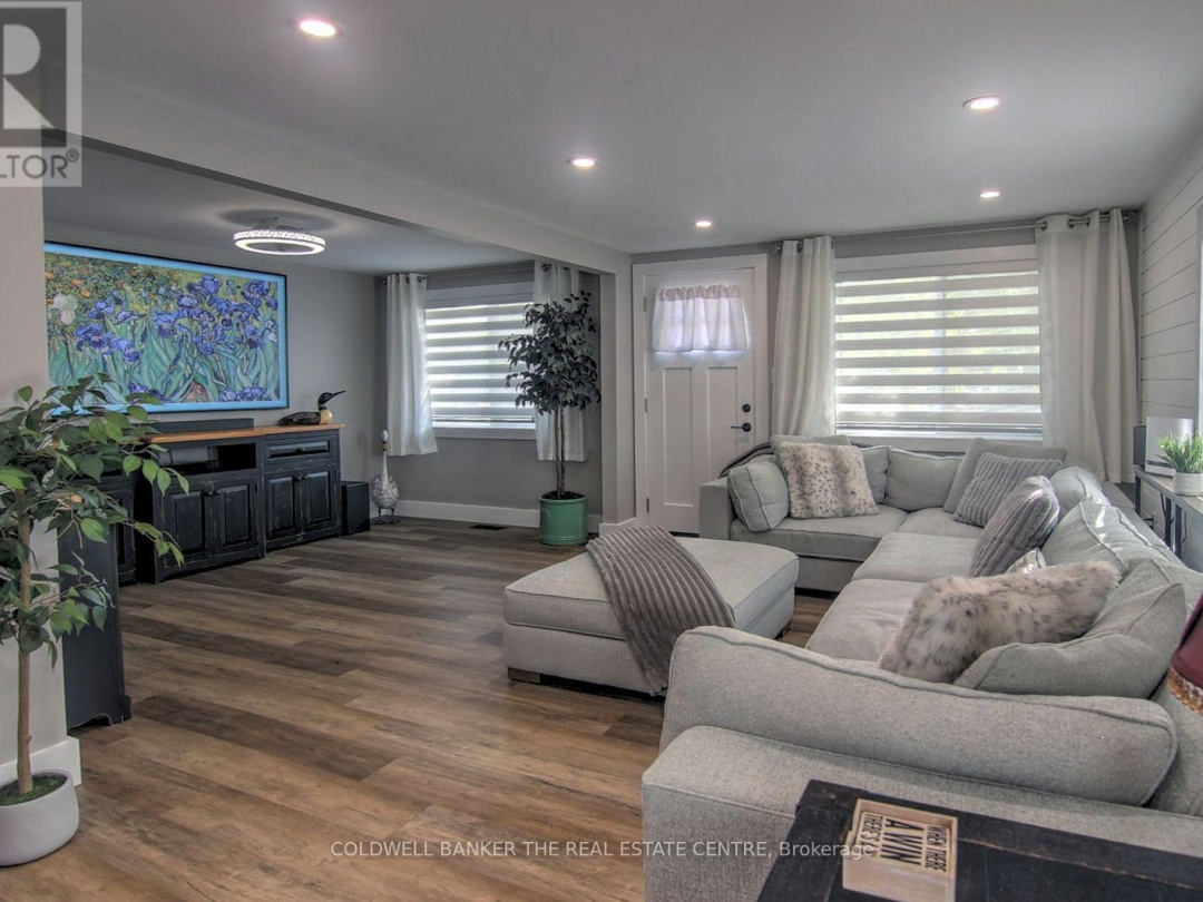 55 PRINCE STREET W, 