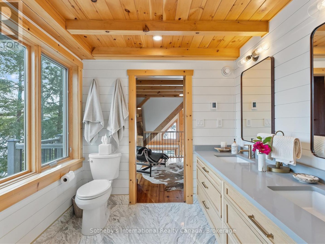 1075 Elmhurst Lane, Kennisis Lake