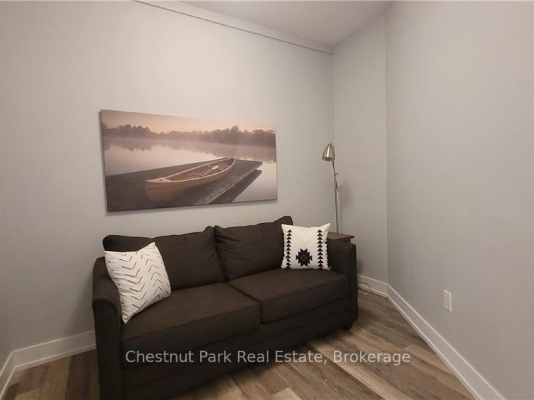 330 - 25 PEN LAKE POINT ROAD, Peninsula Lake