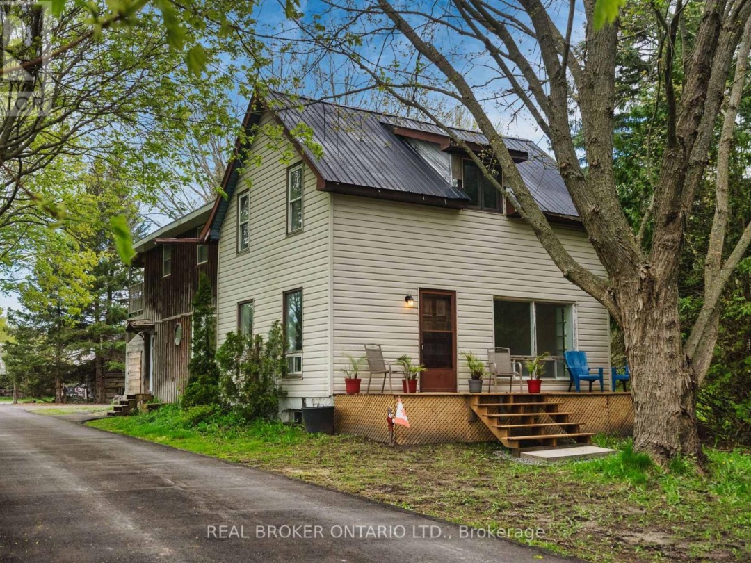 261 Portage Road, Canal Lake