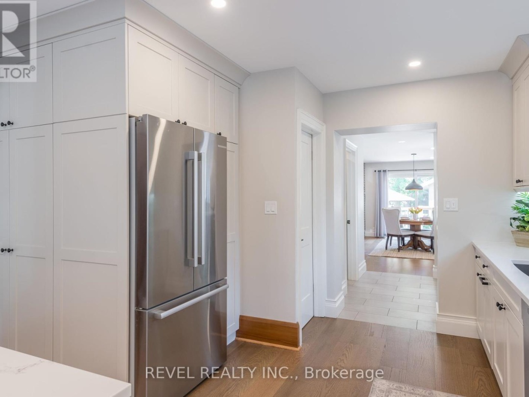 14 BOND STREET W, 