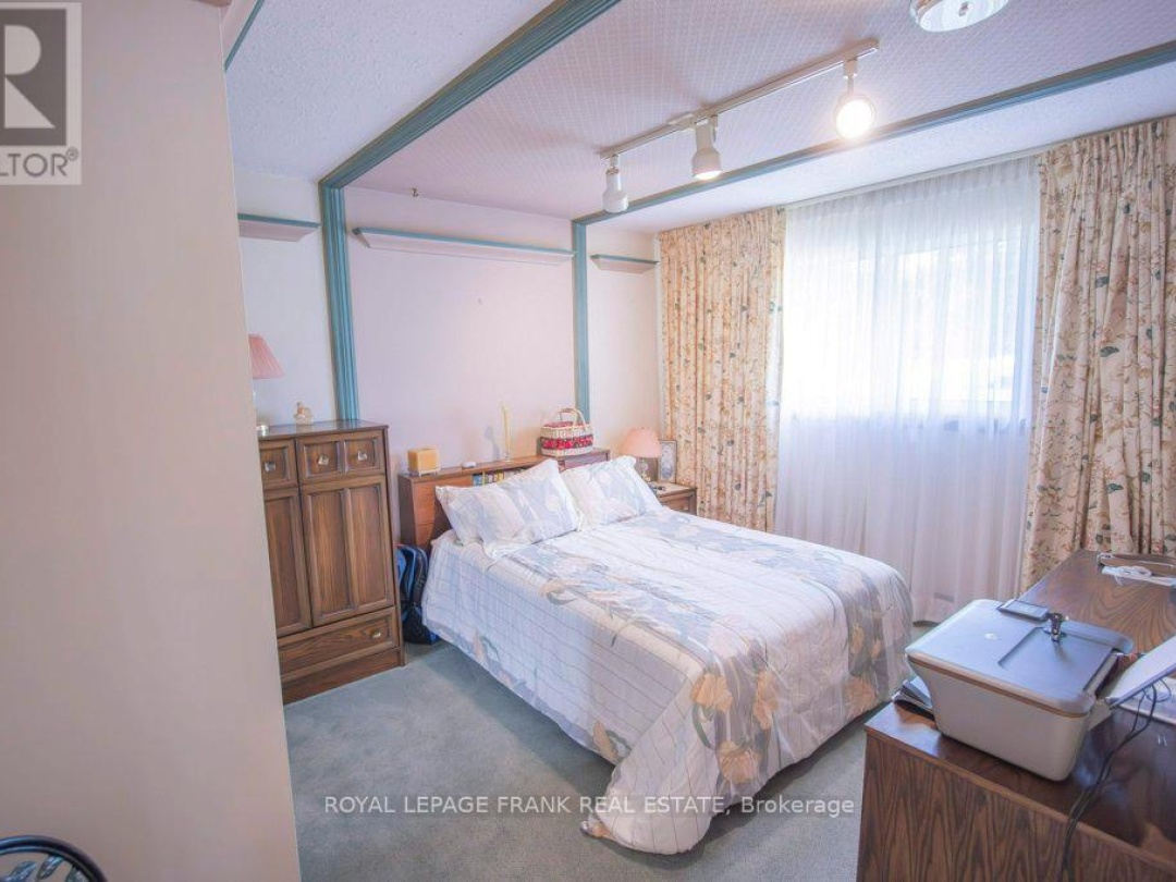 357 THE CAPTAINS CORNERS, 