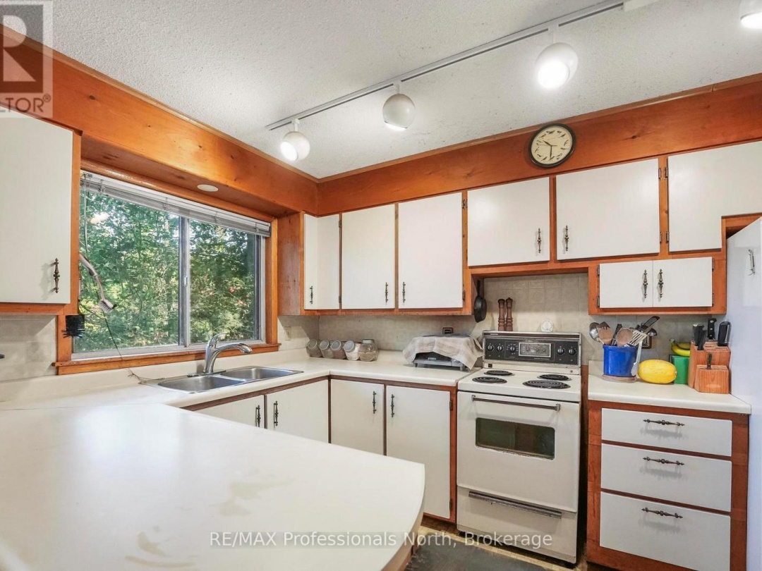 1021 MILLWOODS ROAD, 